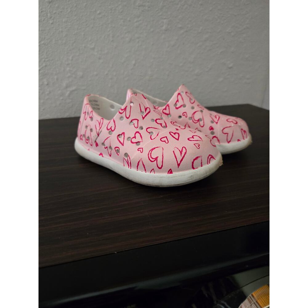 TOMS Kids Girls Alpargata Mallow Molded Trainers in a pink heart print.
